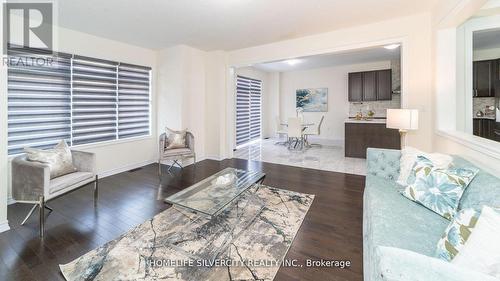 15 Neil Promenade, Caledon, ON - Indoor Photo Showing Living Room