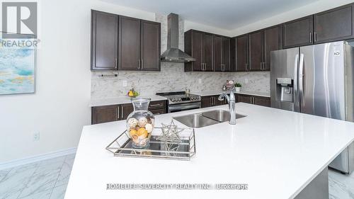 15 Neil Promenade, Caledon, ON - Indoor Photo Showing Kitchen With Double Sink With Upgraded Kitchen