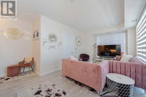 709 - 65 Watergarden Drive, Mississauga, ON - Indoor Photo Showing Living Room