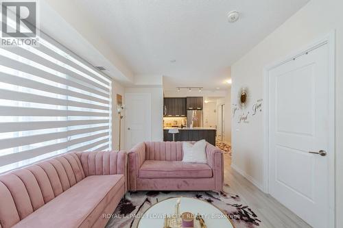 709 - 65 Watergarden Drive, Mississauga, ON - Indoor Photo Showing Living Room