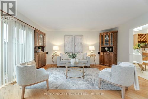 19 - 561 Childs Drive, Milton, ON - Indoor Photo Showing Living Room