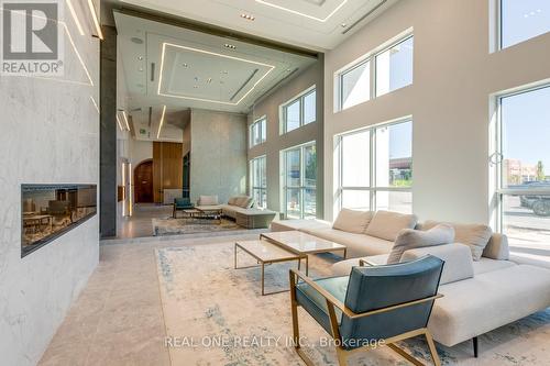 812 - 509 Dundas Street W, Oakville, ON - Indoor