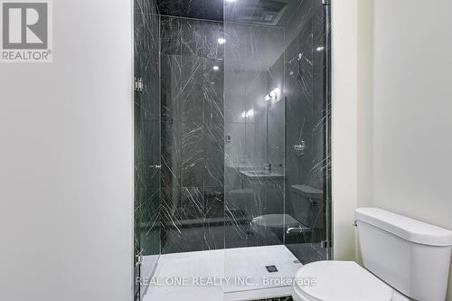 812 - 509 Dundas Street W, Oakville, ON - Indoor Photo Showing Bathroom