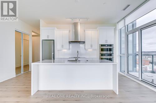 812 - 509 Dundas Street W, Oakville, ON - Indoor Photo Showing Kitchen With Stainless Steel Kitchen