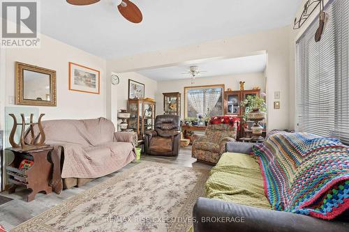 2800 Highway 15, Rideau Lakes, ON - Indoor Photo Showing Living Room