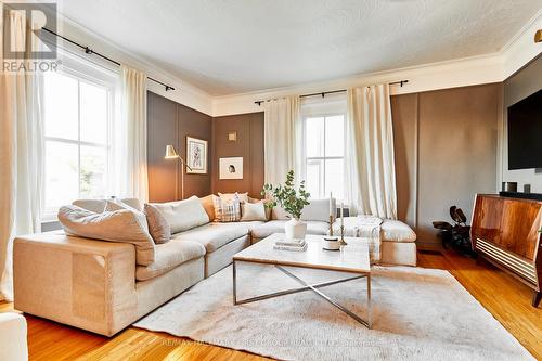 30 Nassau Street, Oshawa (Vanier), ON - Indoor Photo Showing Living Room