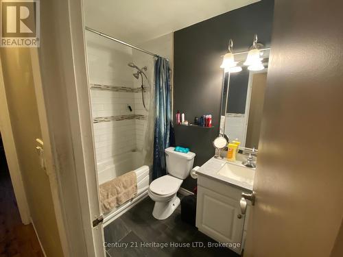 201 - 4209 Hixon Street, Lincoln (982 - Beamsville), ON - Indoor Photo Showing Bathroom