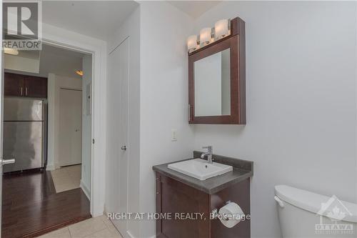 808 - 179 Metcalfe Street, Ottawa, ON - Indoor Photo Showing Bathroom