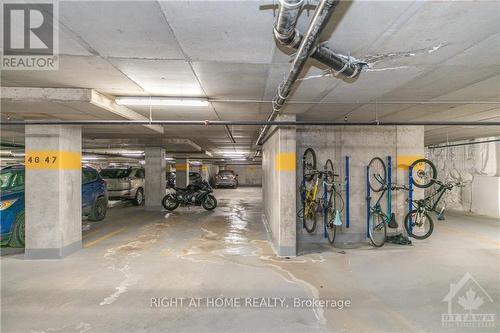 808 - 179 Metcalfe Street, Ottawa, ON - Indoor Photo Showing Garage