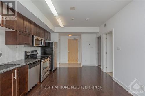 808 - 179 Metcalfe Street, Ottawa, ON - Indoor Photo Showing Kitchen