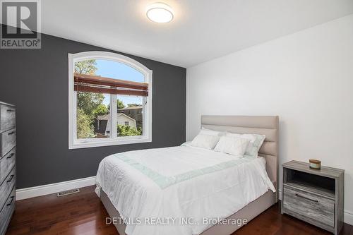 303 Dovercourt Avenue S, Ottawa, ON - Indoor Photo Showing Bedroom