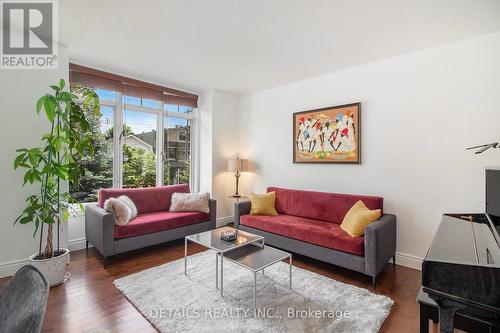 303 Dovercourt Avenue S, Ottawa, ON - Indoor Photo Showing Living Room