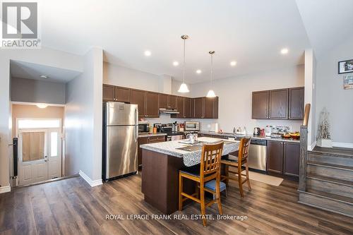 805B Dundas Street W, Whitby (Downtown Whitby), ON - Indoor Photo Showing Kitchen