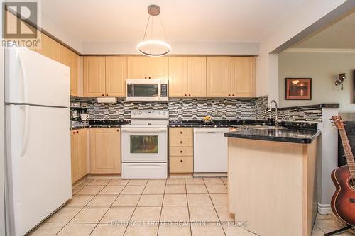 2440 Woodglade Boulevard, Peterborough (Monaghan), ON - Indoor Photo Showing Kitchen