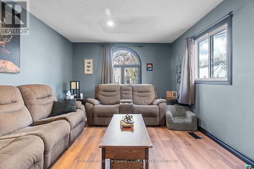 77 Anne Street, South Huron (Exeter), ON - Indoor Photo Showing Living Room