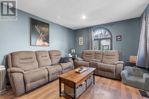 77 Anne Street, South Huron (Exeter), ON - Indoor Photo Showing Living Room