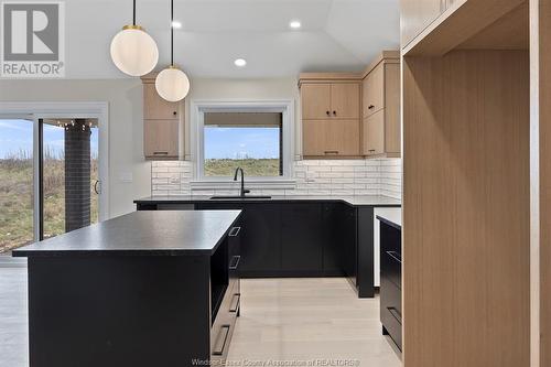 1249 Campana Crescent, Lakeshore, ON - Indoor Photo Showing Kitchen