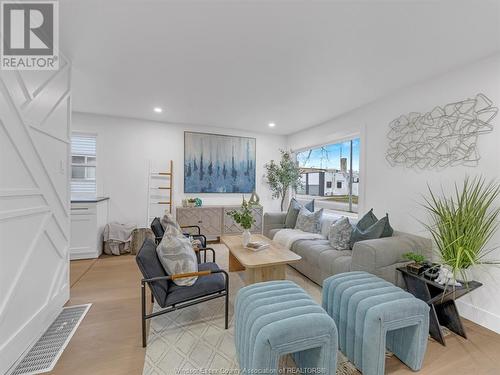 1972 George Avenue, Windsor, ON - Indoor Photo Showing Living Room