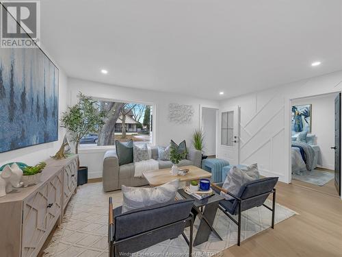 1972 George Avenue, Windsor, ON - Indoor Photo Showing Living Room