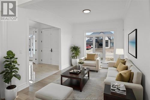 519 Veneto Street, Lakeshore, ON - Indoor Photo Showing Living Room