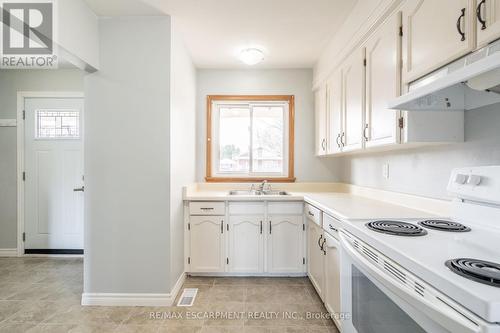 47 Bobolink Road, Hamilton, ON - Indoor Photo Showing Kitchen