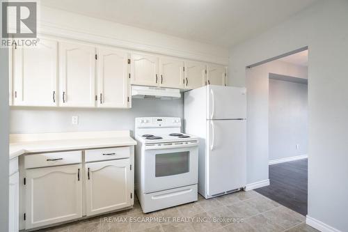 47 Bobolink Road, Hamilton, ON - Indoor Photo Showing Kitchen