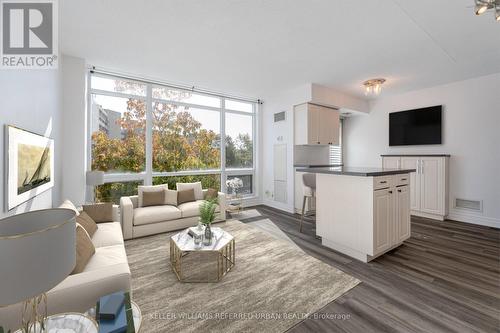 318 - 600 Fleet Street, Toronto, ON - Indoor Photo Showing Living Room