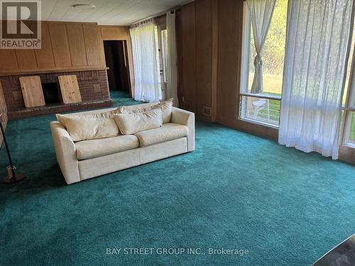 147 Burbank Drive, Toronto, ON - Indoor Photo Showing Living Room