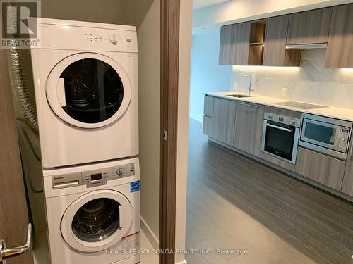 #605 - 17 Bathurst Street, Toronto, ON - Indoor Photo Showing Laundry Room