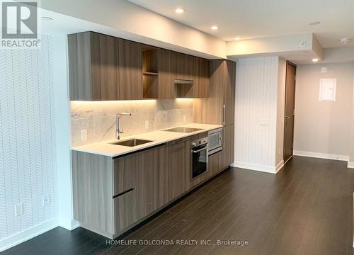 #605 - 17 Bathurst Street, Toronto, ON - Indoor Photo Showing Kitchen With Upgraded Kitchen