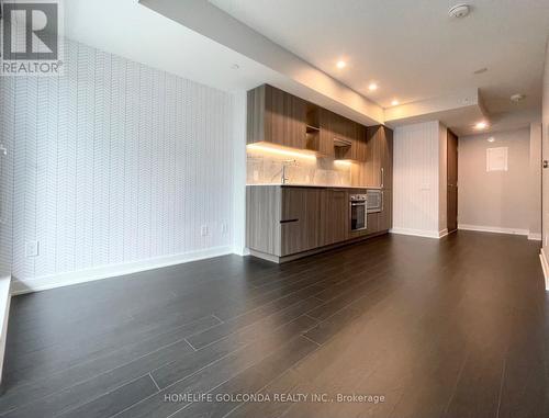 #605 - 17 Bathurst Street, Toronto, ON - Indoor Photo Showing Kitchen