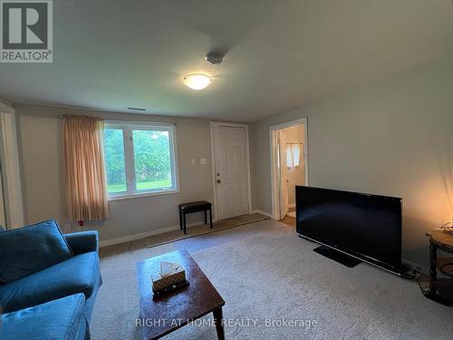 34 Broadview Street, Collingwood, ON - Indoor Photo Showing Living Room