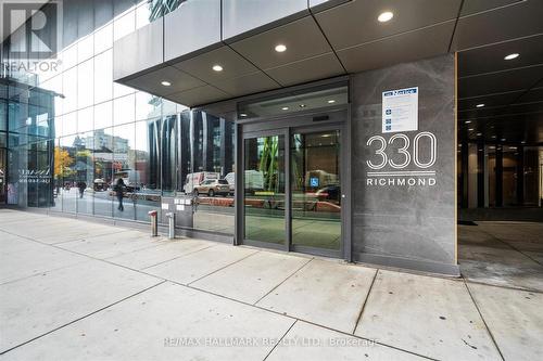 2207 - 330 Richmond Street W, Toronto, ON - Outdoor