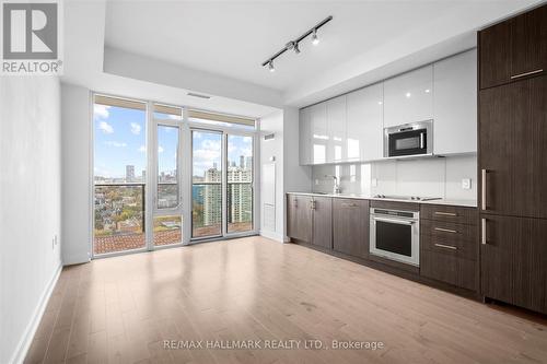 2207 - 330 Richmond Street W, Toronto, ON - Indoor Photo Showing Kitchen