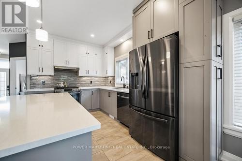 409 Colmar Street, Russell, ON - Indoor Photo Showing Kitchen With Upgraded Kitchen