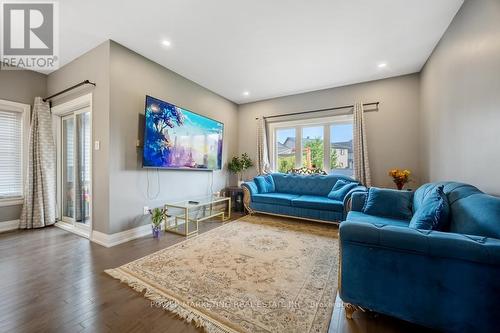 409 Colmar Street, Russell, ON - Indoor Photo Showing Living Room