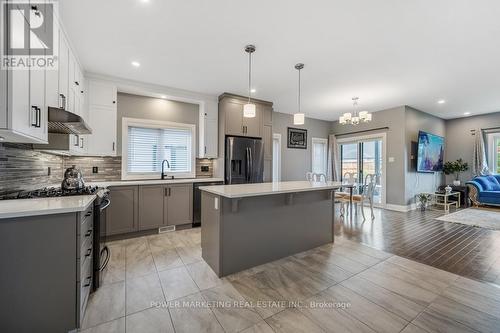 409 Colmar Street, Russell, ON - Indoor Photo Showing Kitchen With Upgraded Kitchen