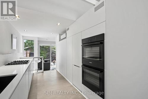 421 Craven Road, Toronto, ON - Indoor Photo Showing Kitchen