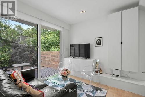 421 Craven Road, Toronto, ON - Indoor