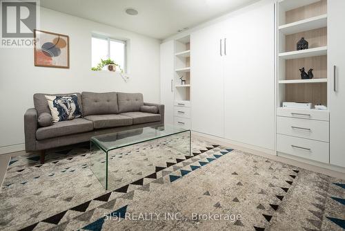 421 Craven Road, Toronto, ON - Indoor Photo Showing Living Room