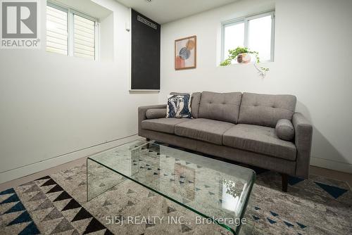 421 Craven Road, Toronto, ON - Indoor Photo Showing Living Room