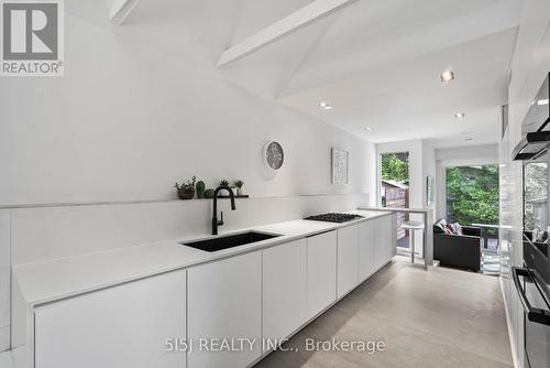 421 Craven Road, Toronto, ON - Indoor Photo Showing Kitchen With Upgraded Kitchen