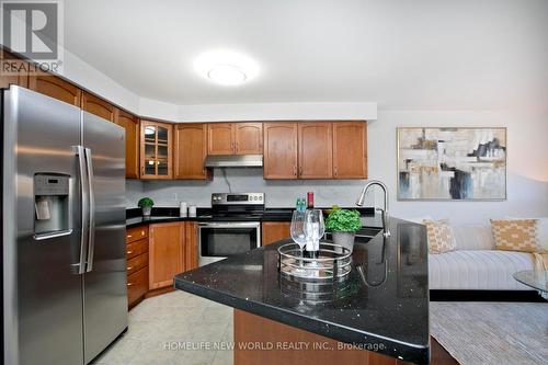 10 Primont Drive, Richmond Hill, ON - Indoor Photo Showing Kitchen