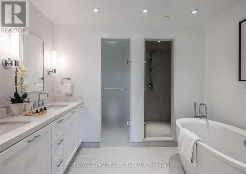 612 - 1 Strathgowan Avenue, Toronto, ON - Indoor Photo Showing Bathroom