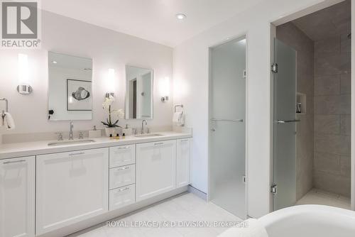 612 - 1 Strathgowan Avenue, Toronto, ON - Indoor Photo Showing Bathroom