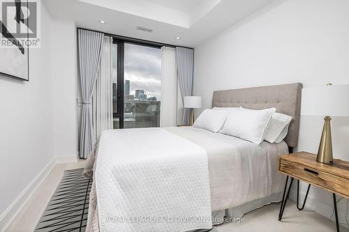 612 - 1 Strathgowan Avenue, Toronto, ON - Indoor Photo Showing Bedroom