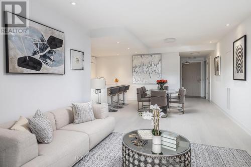 612 - 1 Strathgowan Avenue, Toronto, ON - Indoor Photo Showing Living Room