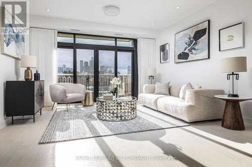 612 - 1 Strathgowan Avenue, Toronto, ON - Indoor Photo Showing Living Room