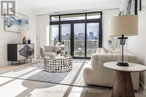 612 - 1 Strathgowan Avenue, Toronto, ON - Indoor Photo Showing Living Room