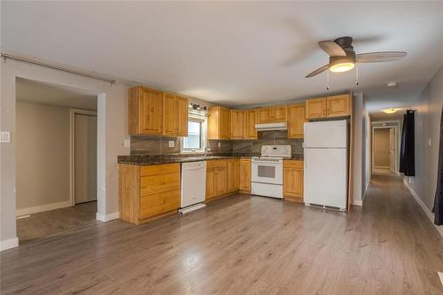 3 Cottonwood Trailer Court, Grunthal, MB - Indoor Photo Showing Kitchen